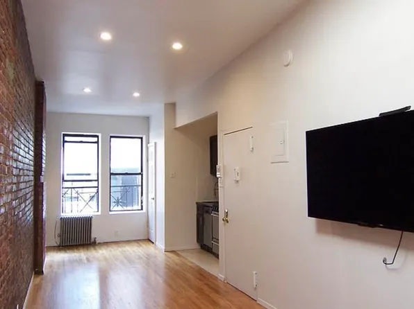 442 West 45th Street image 1 of 6