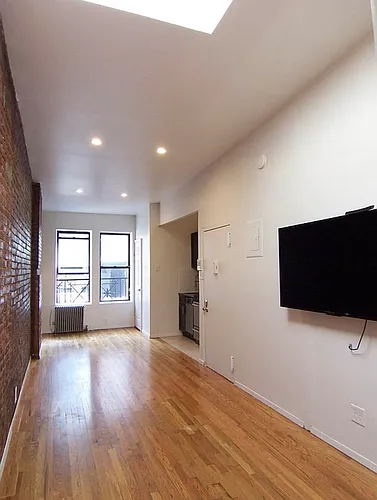 442 W 45th St #5E Photo 1