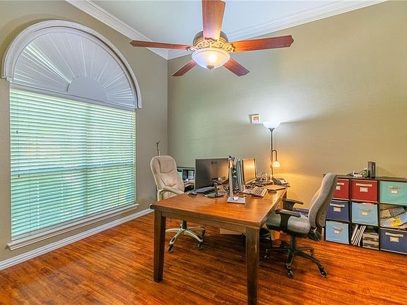 5th image of 8813 Holloway Ln