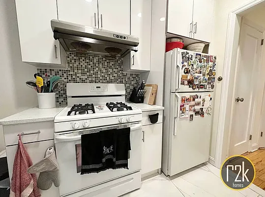 Rented by Realty 2000 Corp | media 6