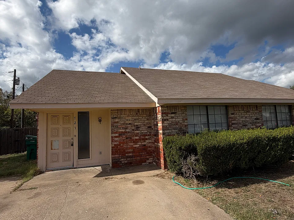 721 Hillcrest Ct