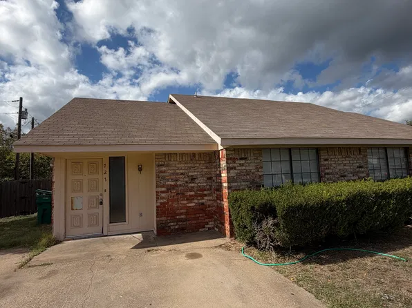 721 Hillcrest Ct, Cedar Hill, TX 75104
