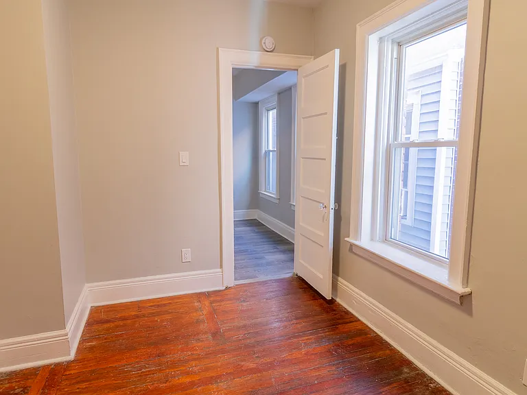 1711 Main St #F — Photo 10