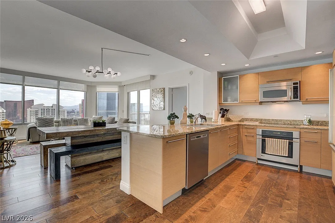 2 bed, 2.0 bath, 1399 sqft, $3,950 — Photo 4