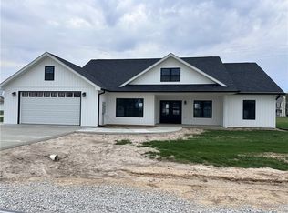 501 E Iowa St, Oblong, IL