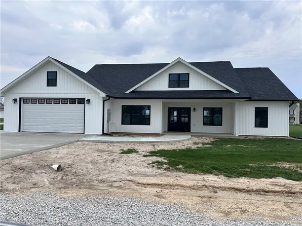 501 E Iowa St, Oblong, IL 62449
