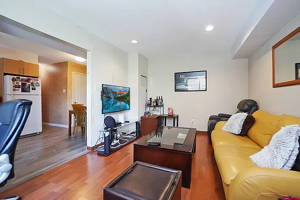 Sold by United National Realty Group | media 28