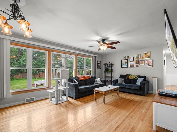 2nd image of 907 Fairfield Rd