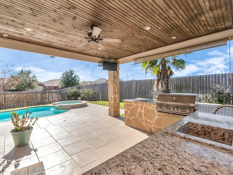 13930 Goodridge Dr — Photo 8