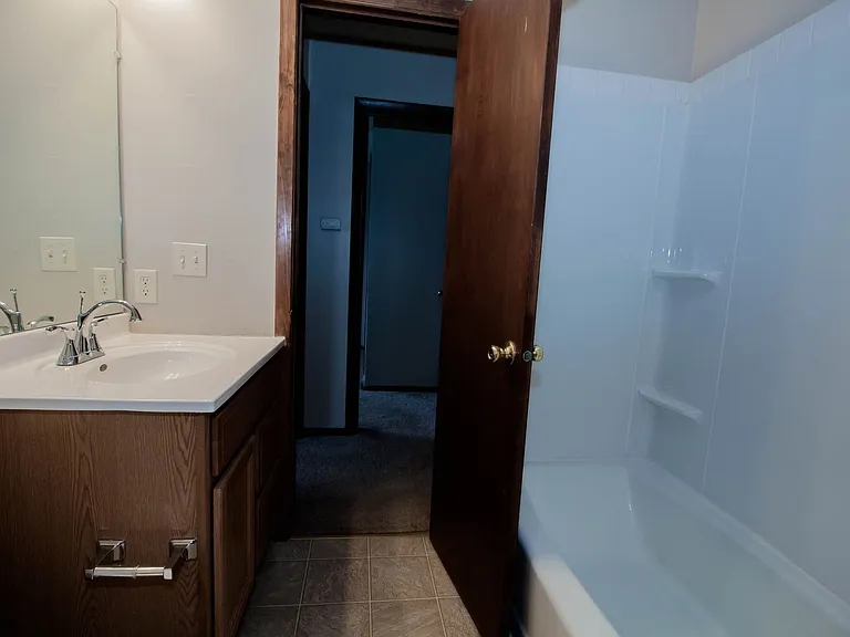 105 N Orr Dr — Photo 16