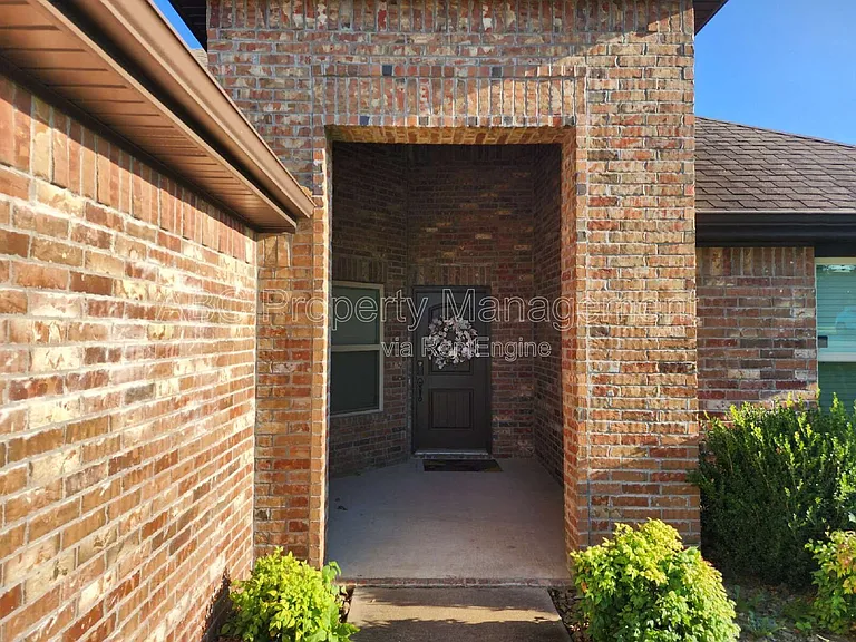 5009 E Truman Ln — Photo 2