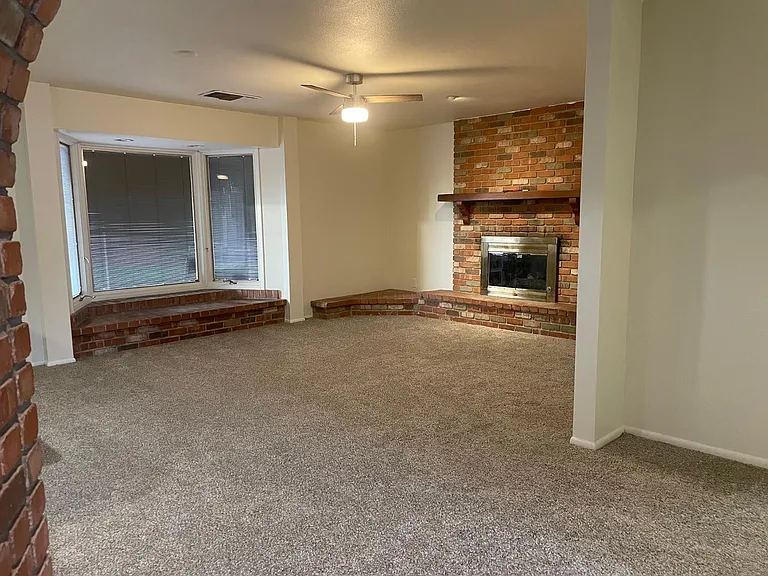 531 E Laguna Dr — Photo 7