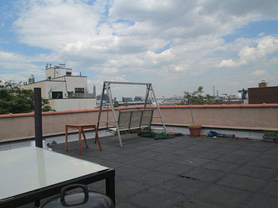 2nd image of 181 Greenpoint Ave #2R