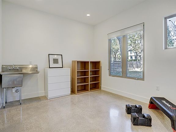 5th image of 3407 Windsor Rd