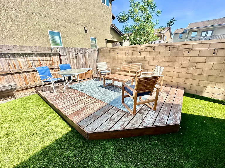 241 Aria Ave S — Photo 35