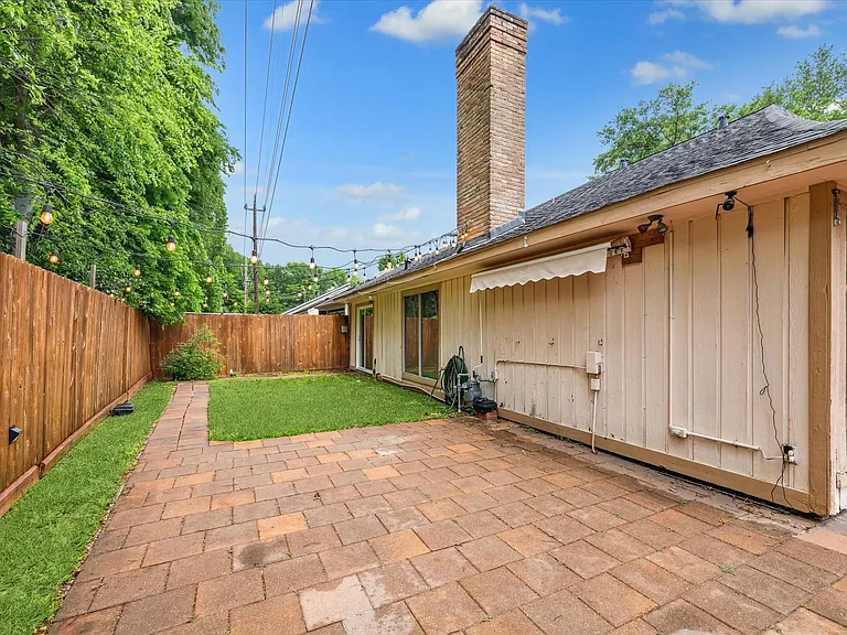 910 Coachlight Dr — Photo 20