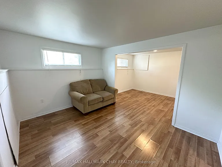 2047 Chantler St — Photo 9