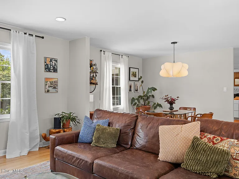 202 Windemere Rd — Photo 21