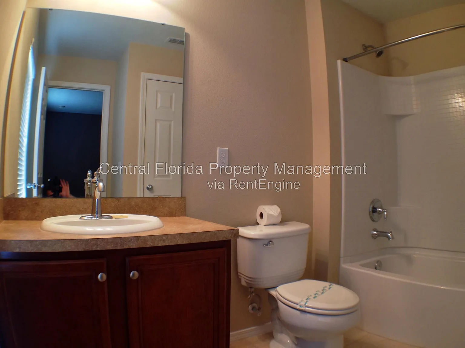 2 bed, 2.5 bath, 1443 sqft, $1,700 — Photo 2