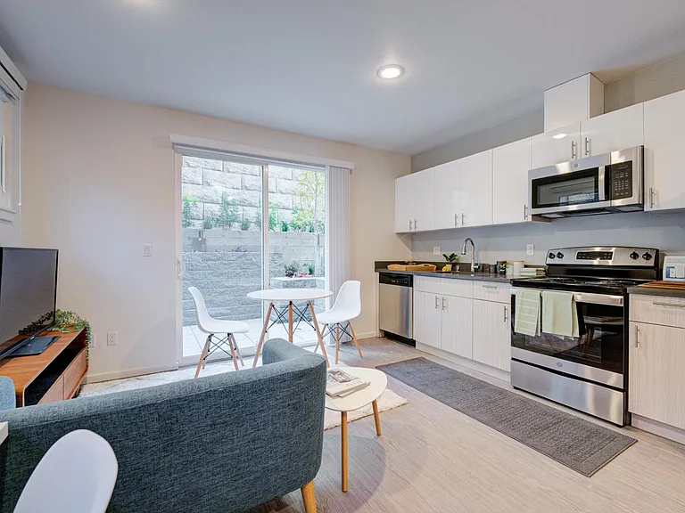 Viola Apartments — Photo 16