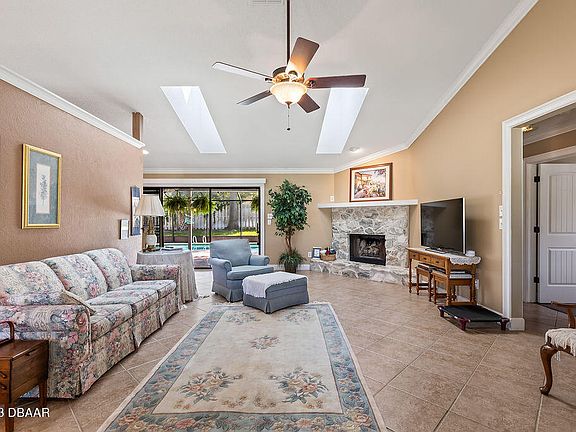 3rd image of 1117 Sherbourne Way