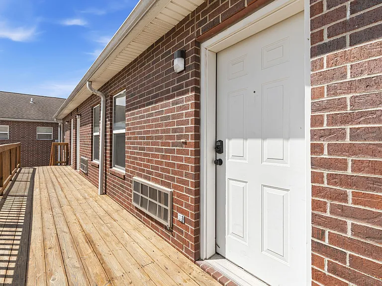 Mid-Town Apartments — Photo 47
