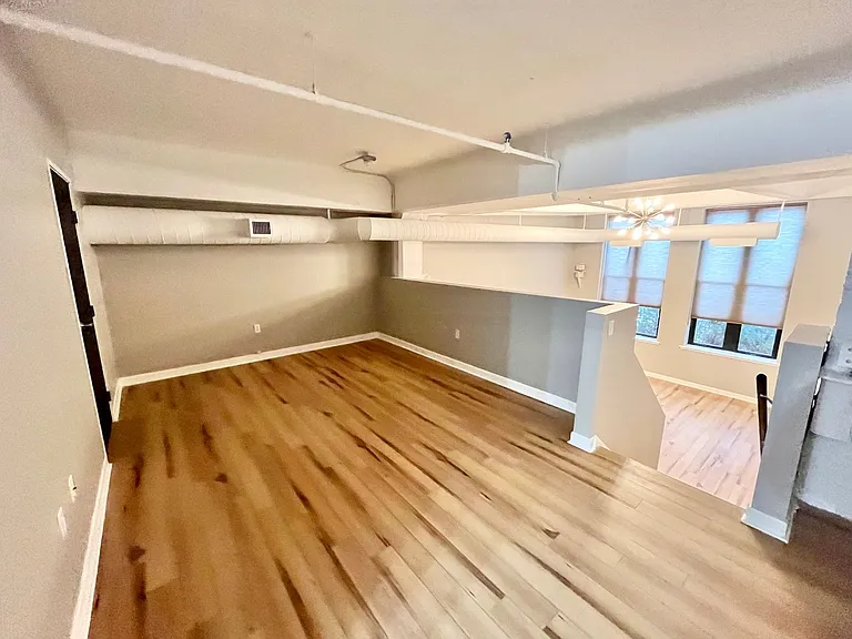 1133 W 9th Street — Photo 56
