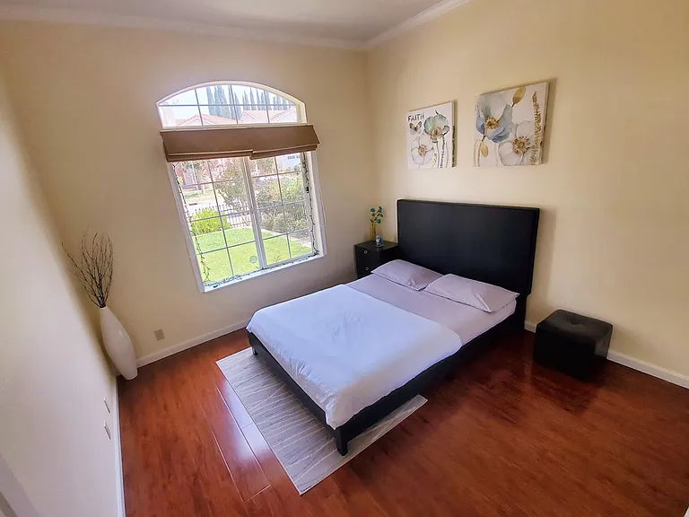 1421 Four Oaks Rd — Photo 4