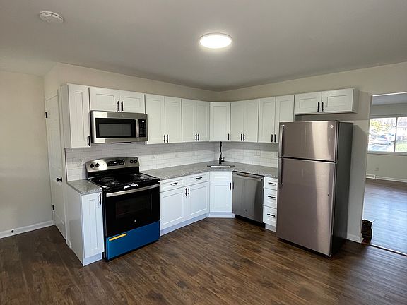4th image of 4033 Etna St