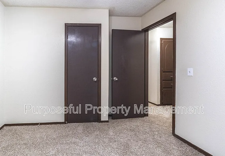 9317 NE Sherwell Dr — Photo 16