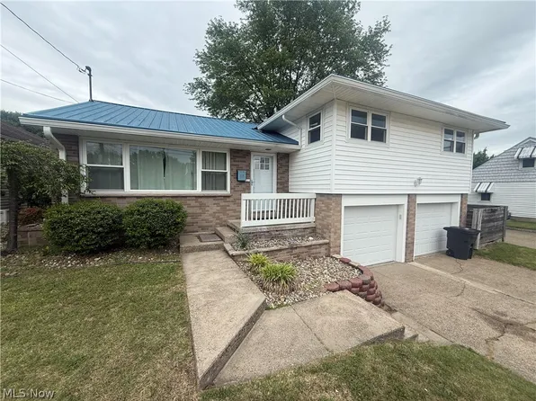 819 39th St, Vienna, WV 26105