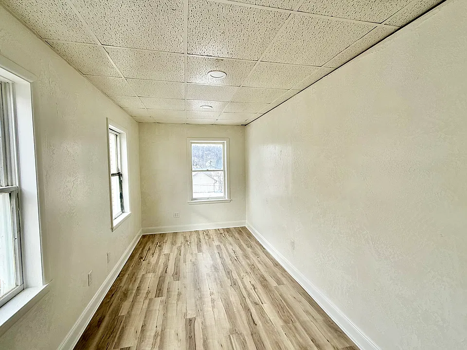 Building Photo 4