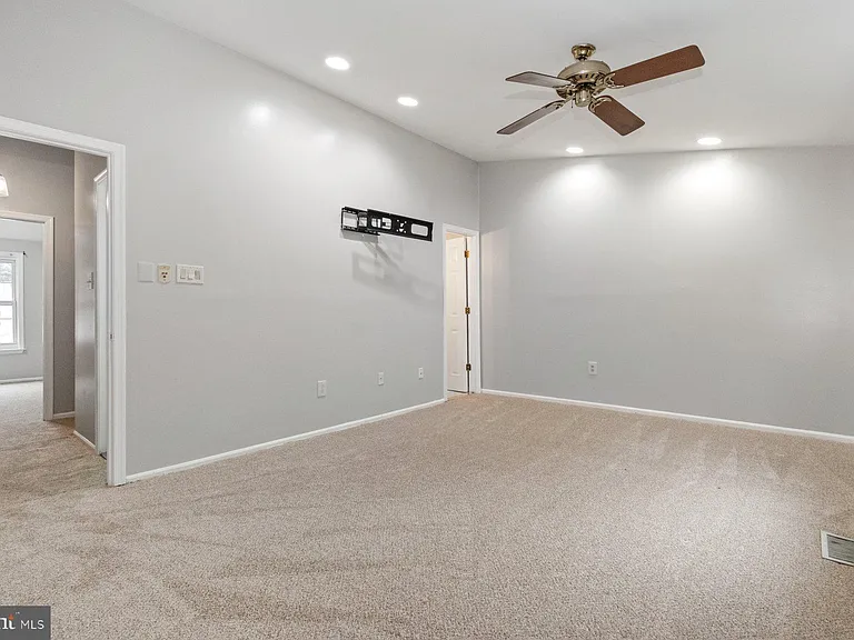 54 Hamlet Dr — Photo 12