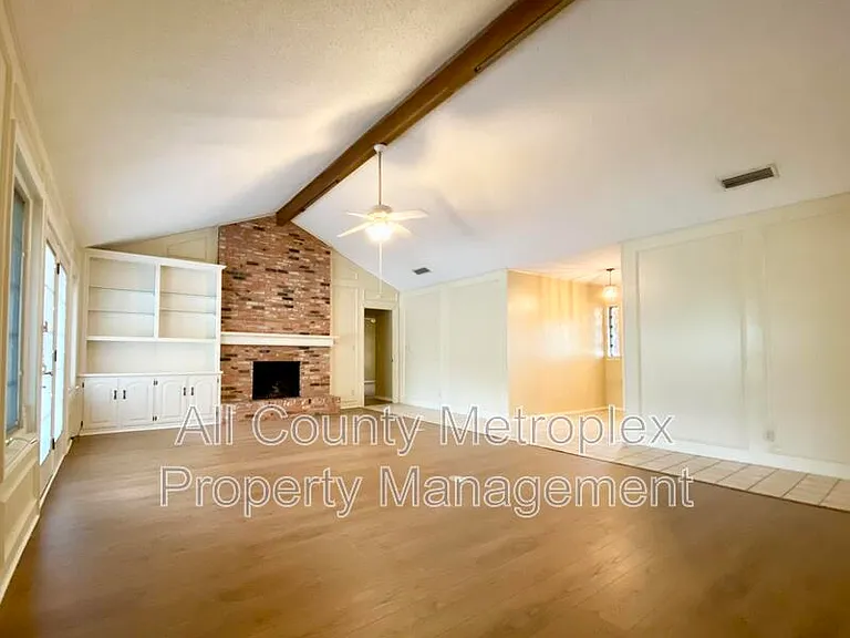 223 Woodcrest Dr — Photo 5