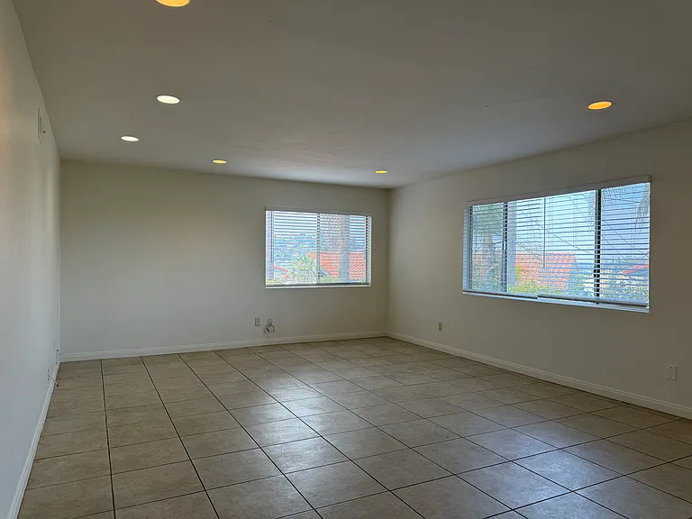 4933 Maiden Ln — Photo 15