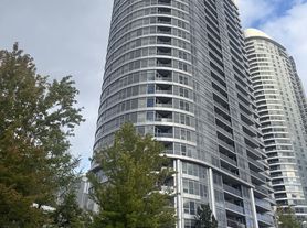 151 Village Green Sq