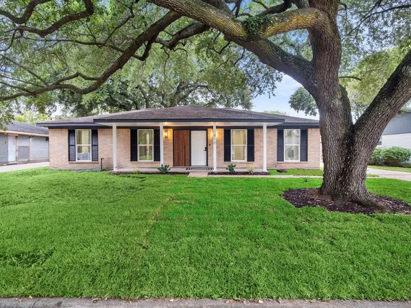 610 Acapulco Village Dr, Humble, TX 77338