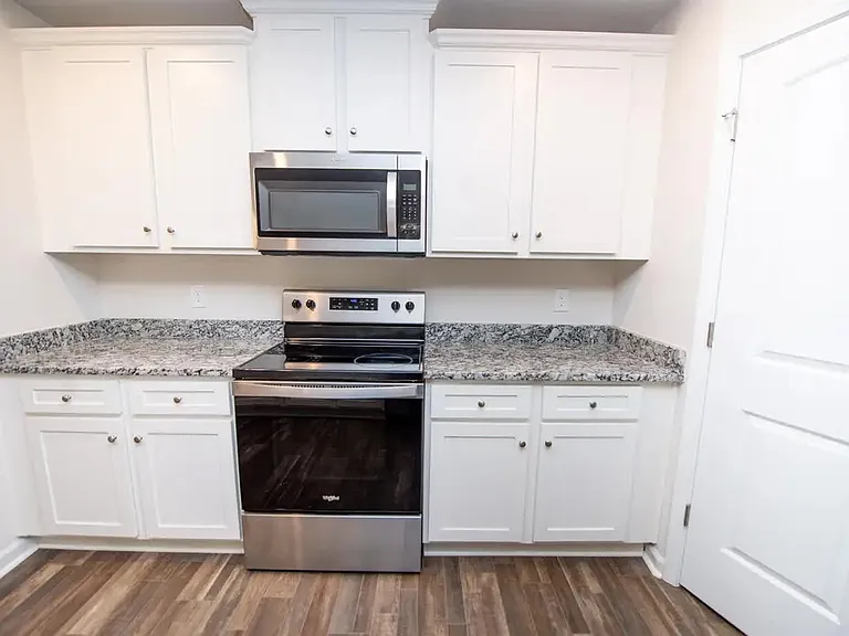 2228 Southlea Dr — Photo 8