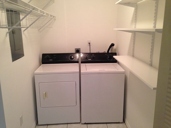 Sepárate washer/dryer room