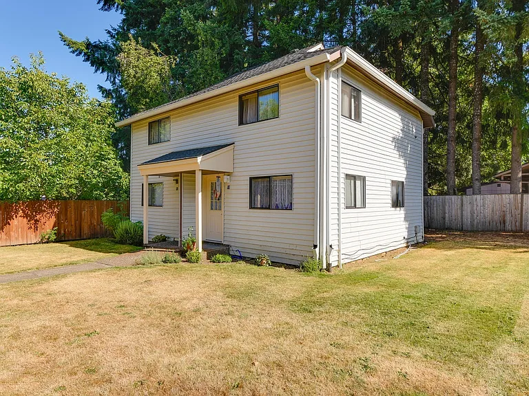 1655 Douglas St — Photo 12
