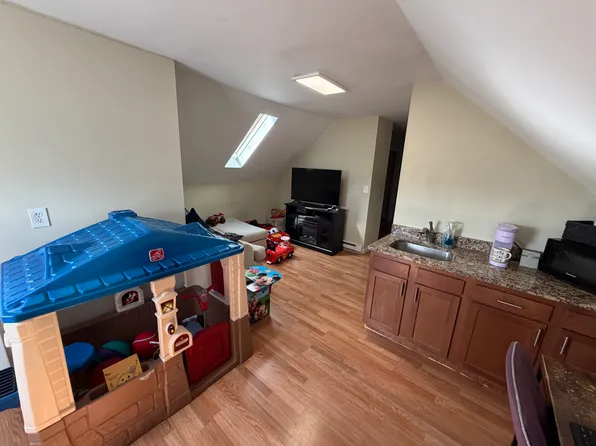 68-70 Beardsley Park Ter #3, Bridgeport, CT 06610