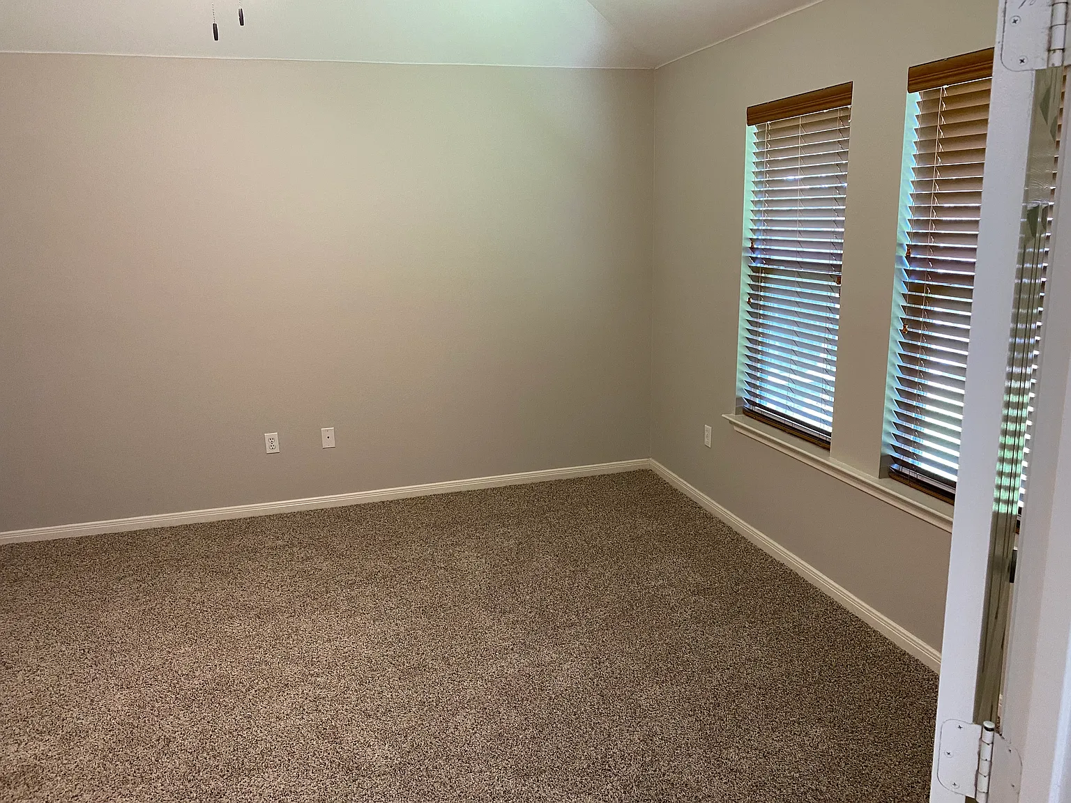 4 bed, 1945 sqft, $2,500 — Photo 4