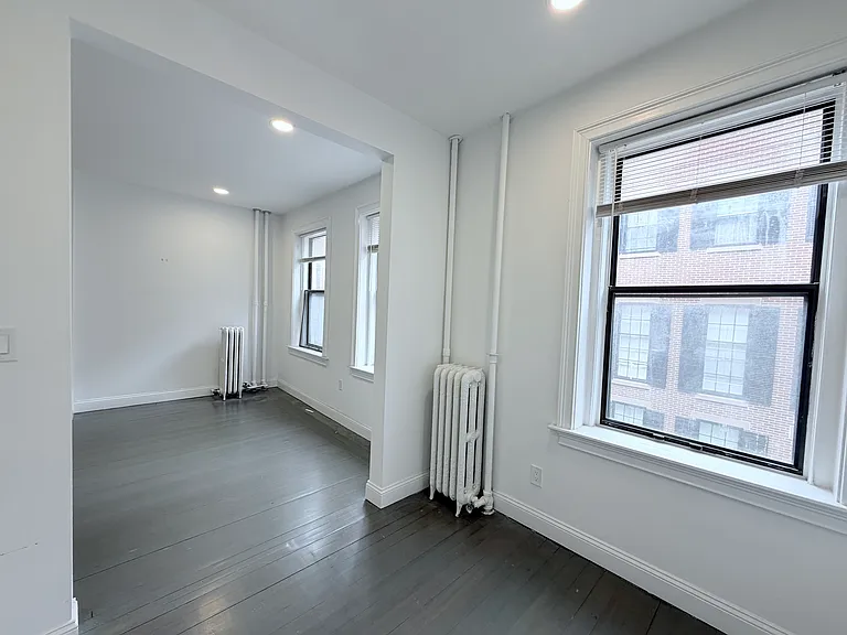 31 Temple St #4R — Photo 10