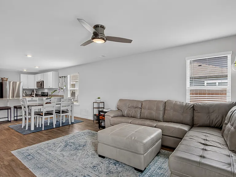 109 Clear Tide Dr — Photo 2