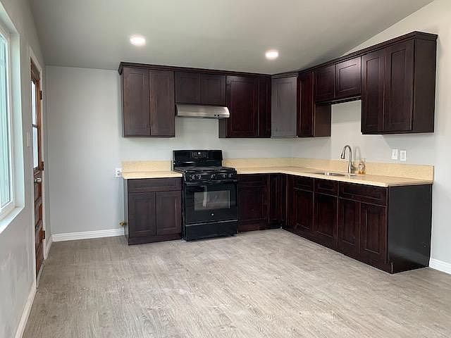 New kitchen with granite counters