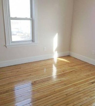 2nd image of 47 Chapel St APT 28