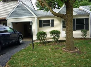 2394 Linden Dr, Woodstock, IL 60098