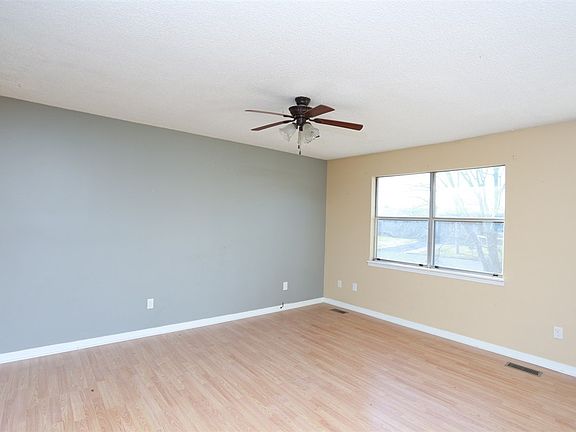 3rd image of 176 Ayers Dr NE