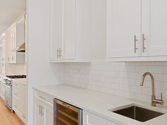 3rd image of 3122 N Clybourn Ave #1N