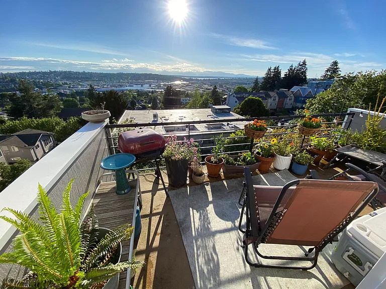 4333 Phinney Ave N #PENTHOUSE — Photo 2